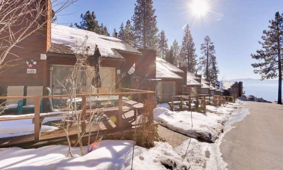 Kings Beach House | Amazing 3 bedrooms/1 loft house in Lake Tahoe on the water