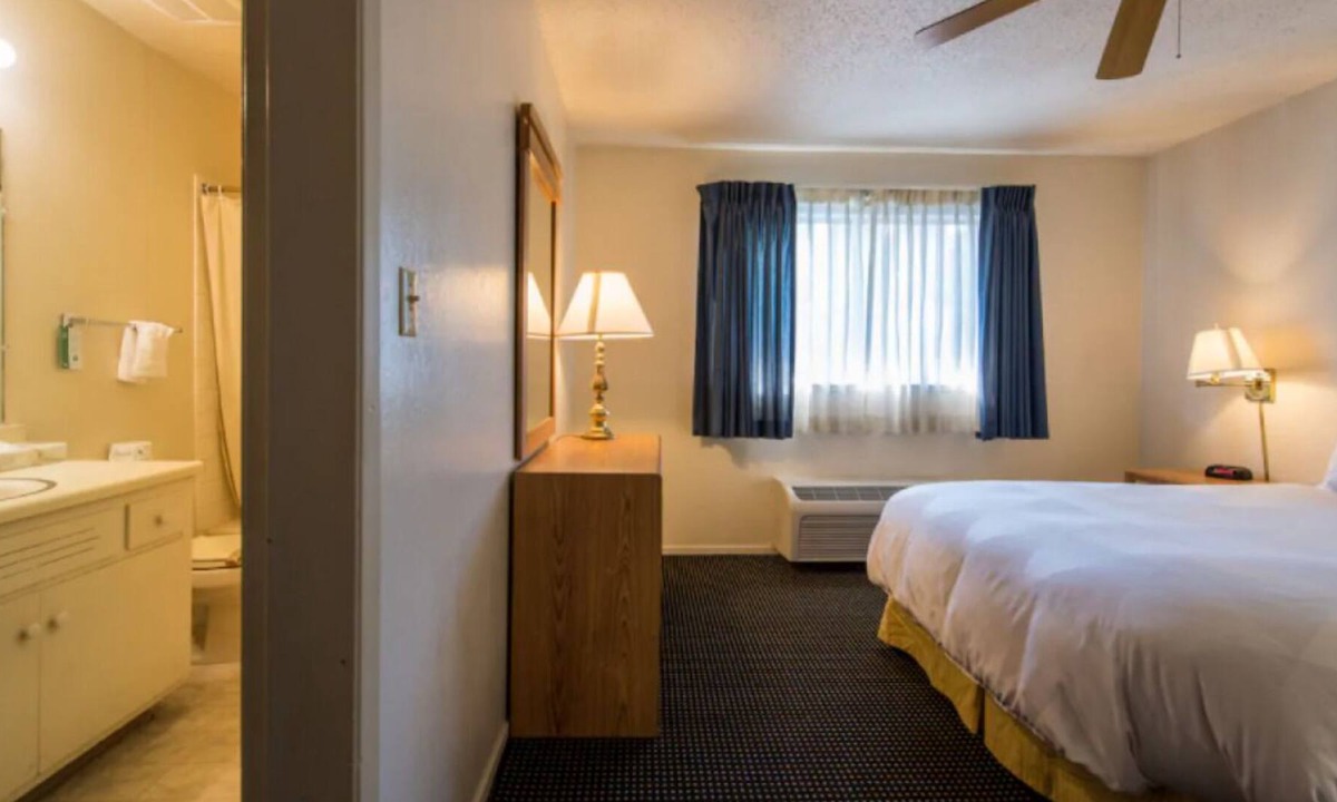 East End Apartment | Amazing Find! 3 Stunning Units, Near Oracle Arena, Pool, Free Parking!