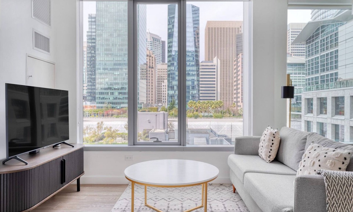 South Beach Apartment | Amazing Rincon Hill 1BR w/W/D, Gym & Pool, near Tech HQs, by Blueground