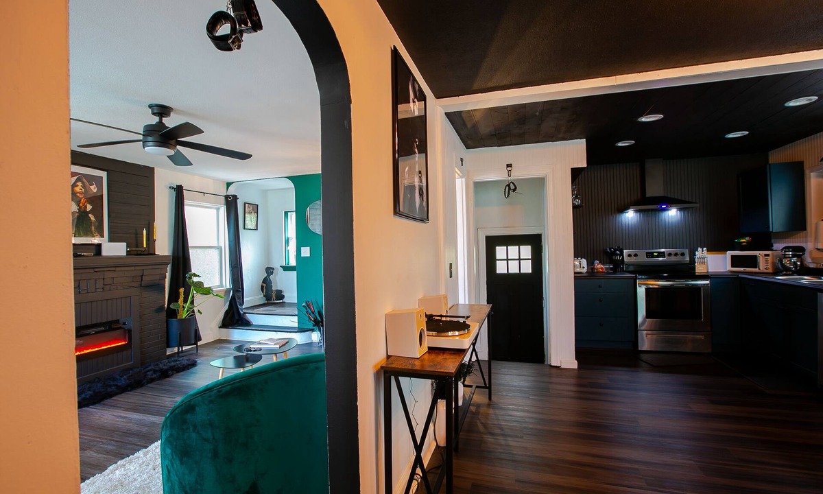 North College Hill House | An Alluring Escape