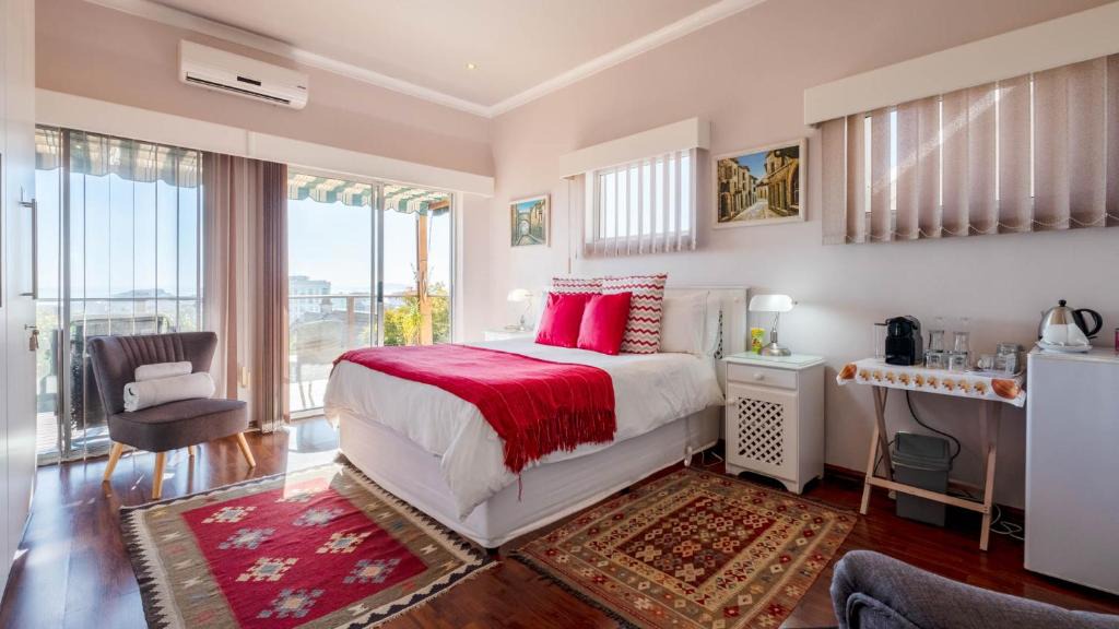 Three Anchor Bay House | Anchor Bay Guest House