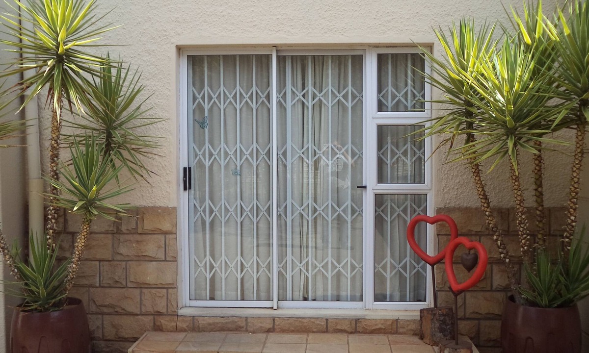 Bloemfontein House | Anri Guesthouse Self-catering accommodation