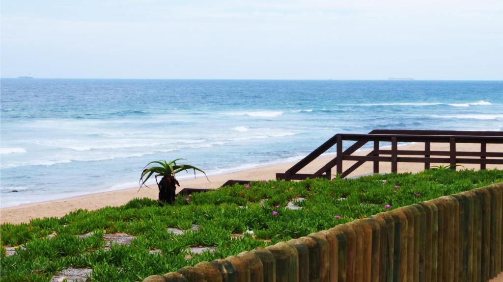 Bluff Apartment | Ansteys Beach Self Catering Apartments