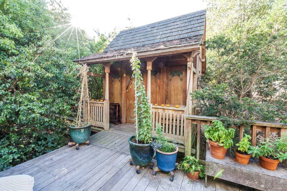Petaluma Cottage | Antique Indonesian Teakwood Cottage for a Romantic Getaway in Petaluma, California