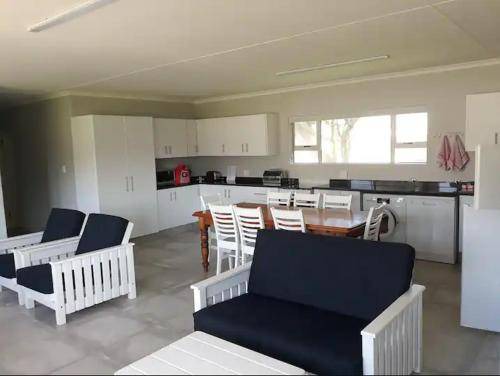 Still Bay Apartment | Apartment ∙ 3 bedrooms ∙ 6 guests