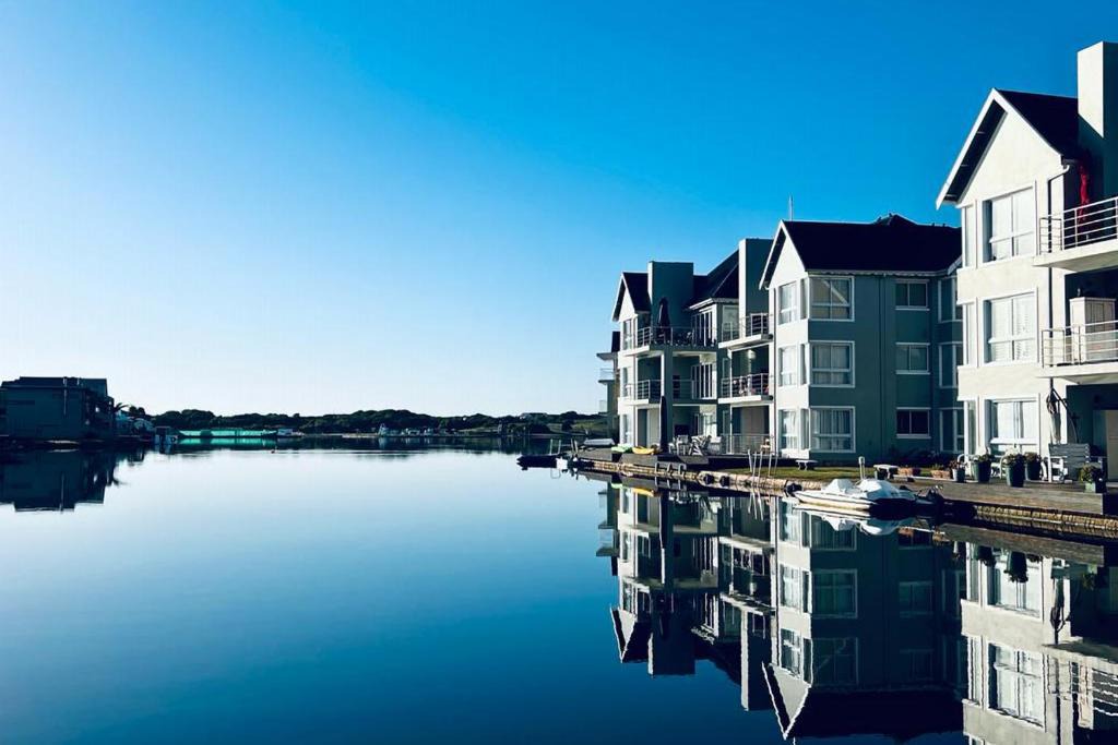 Marina Martinique Apartment | Apartment on the Canal Jeffreys Bay
