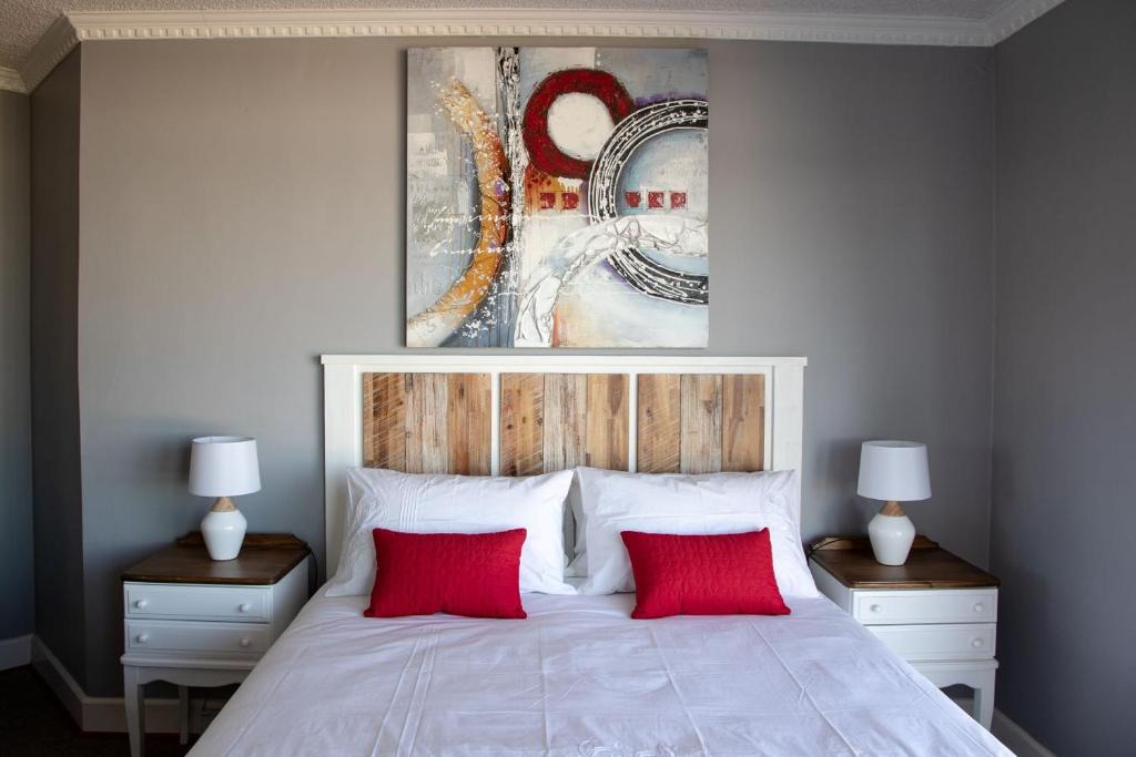Pollok Beach Apartment | AquaBliss Beachfront Apartment - Fully Equipped - Spectacular Sea View
