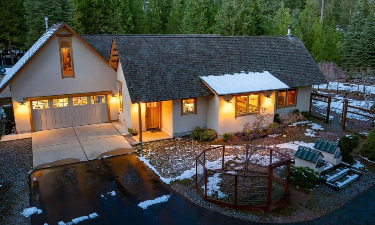 Croft House | Architect-Designed Japanese Courtyard House Spa & EV Charger