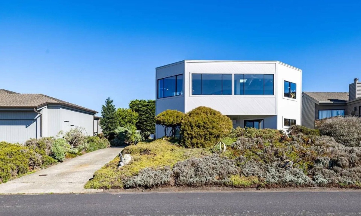Bodega Bay House | Artist Haven This custom contemporary home showcases the best of Bodega Bay!
