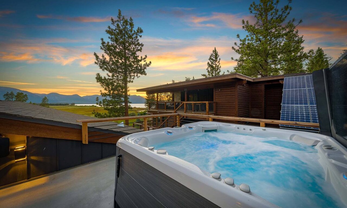 Al Tahoe Hotel | Aurora Luxury Lake Tahoe View Estate walk to the beach