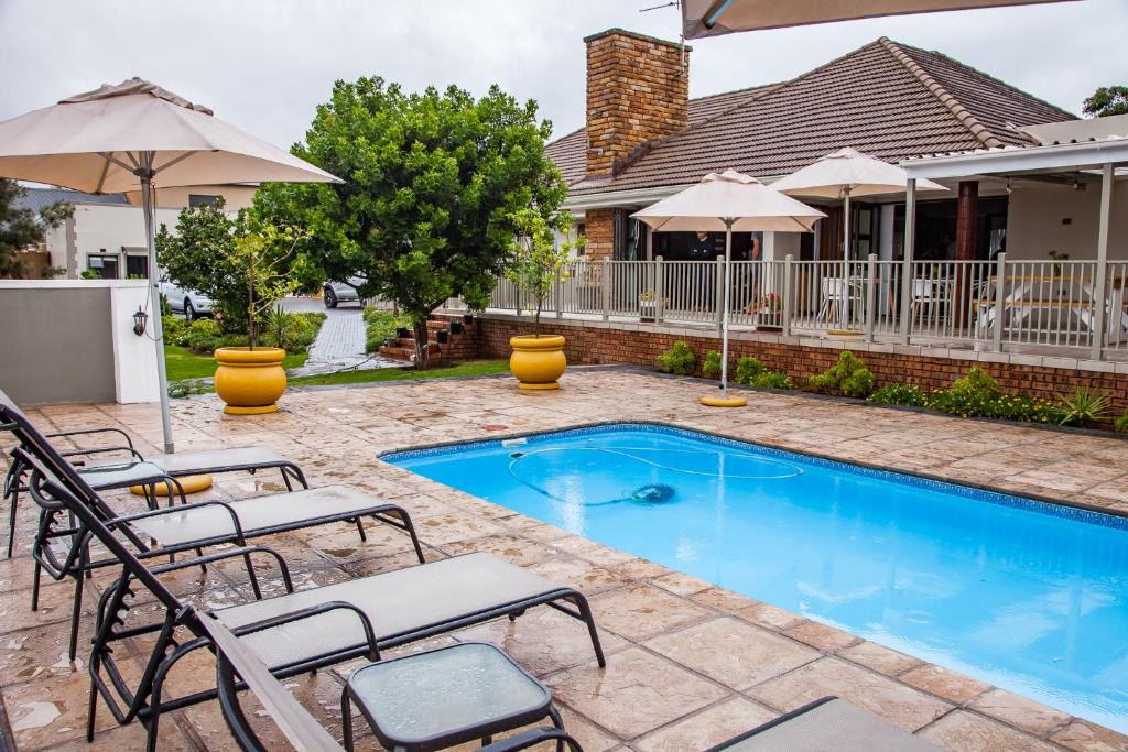 Vredenburg House | Avanti Guest Lodge