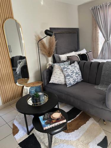 Greater Johannesburg Metropolitan Area House | B-Hive at Devland Room 2