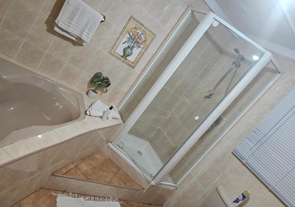 Nkonkobe House | Badi's B&B Guest house