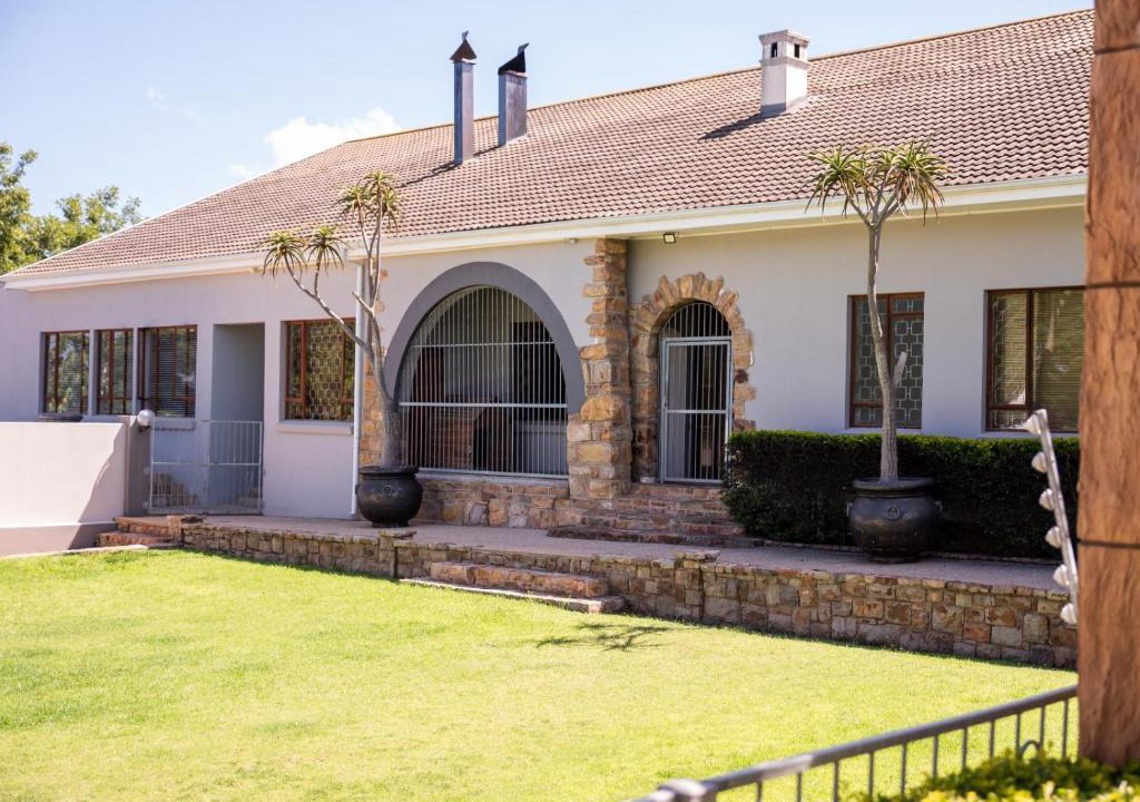 Uitenhage House | Barkly Street Guesthouse