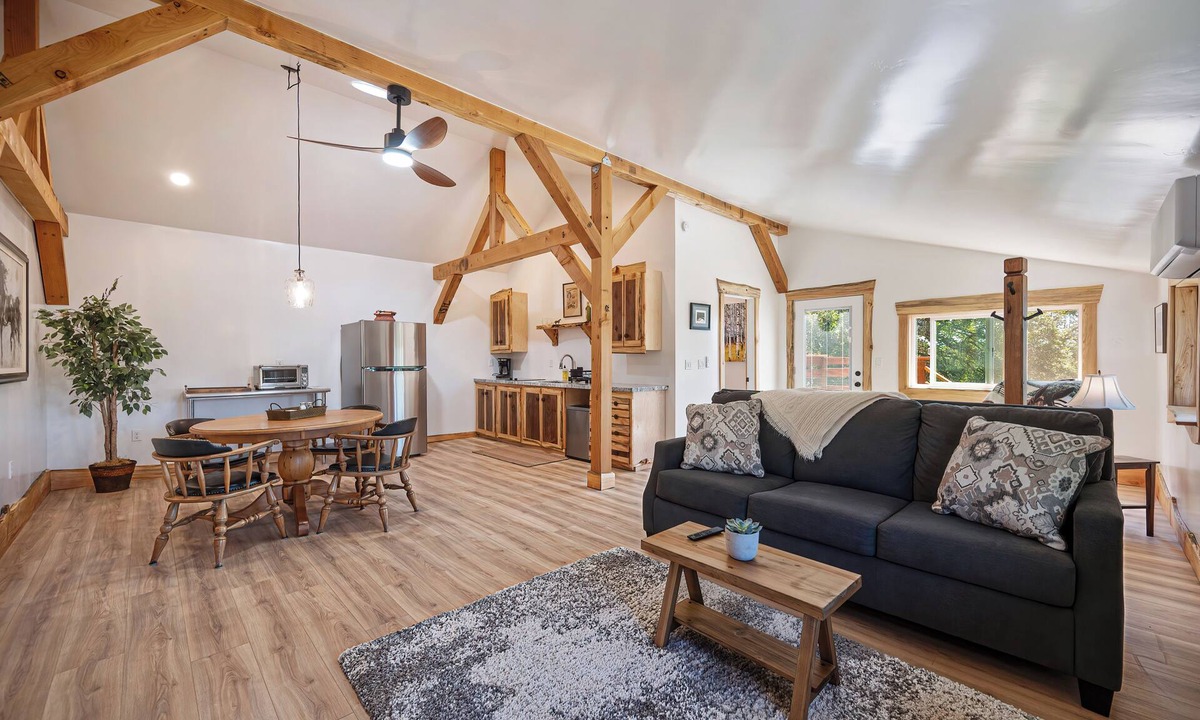 North Auburn Apartment | Barndo Hideaway at Hy Sun Ranch