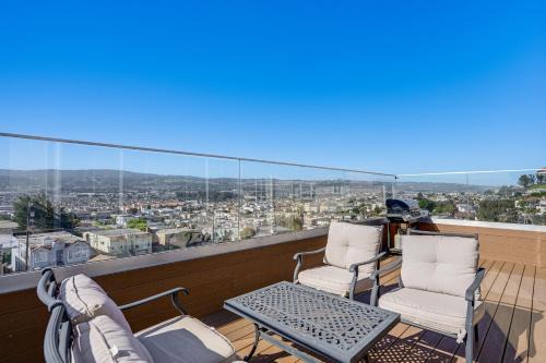 South San Francisco House | Bay Area Family Home w/Indoor Pool + Game Room