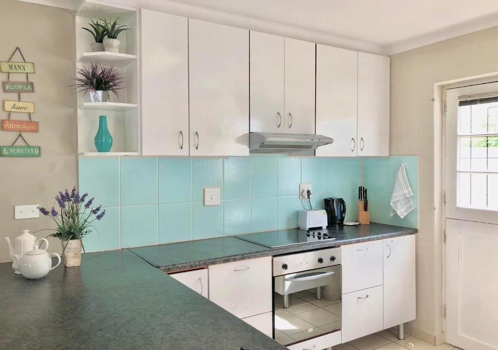 Gordons Bay Central House | Bay Breeze Guesthouse Selfcatering