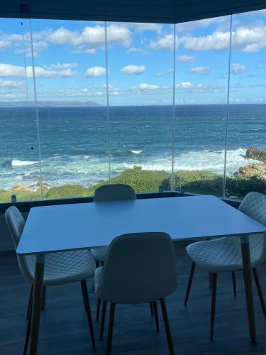 Eastcliff Apartment | Bayview 208