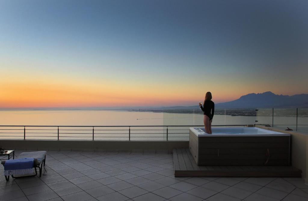 Mountainside Apartment | Bayview