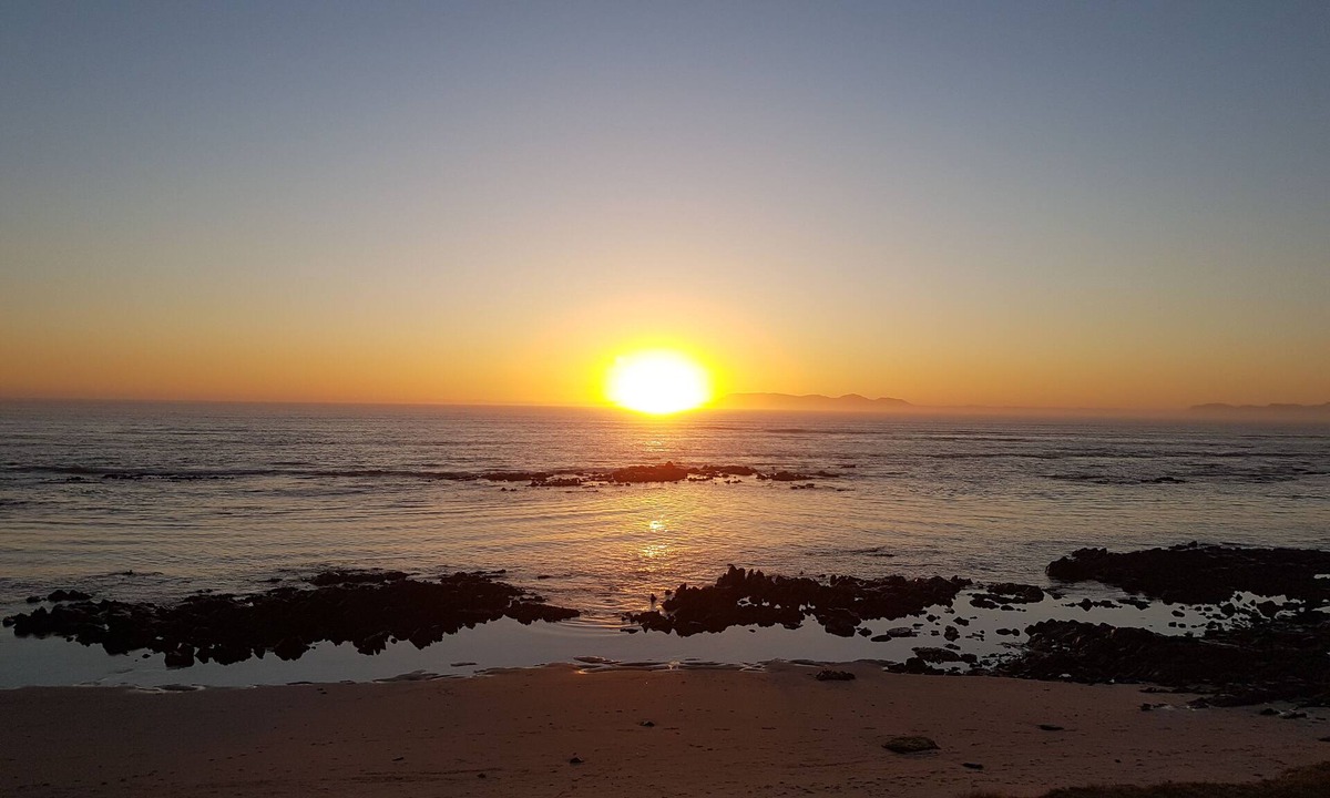 Gordons Bay Central Apartment | Beach on Antilles - Sandy Toes and Relaxation just steps away from your room