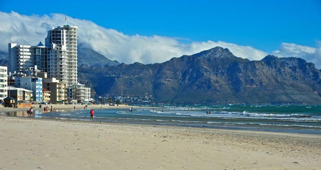 Strand Apartment | BEACHFRONT APARTMENT STRAND WESTERN CAPE