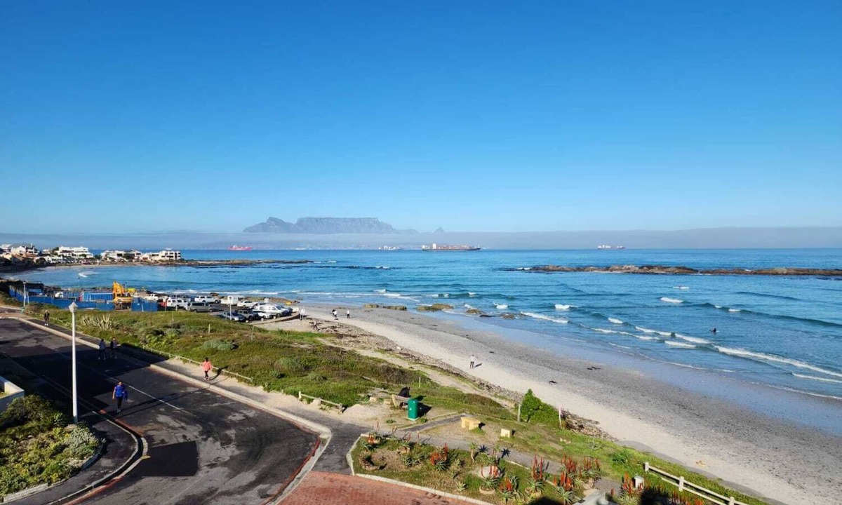 Cape Town House | Beachfront villa, kite/wind surfers paradise on Big Bay Beach, Bloubergstrand