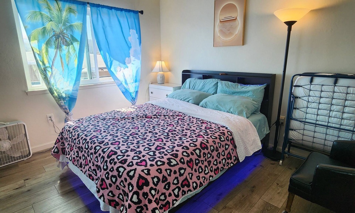 San Bruno Apartment | Beautiful 2-bedroom Apt. Free parking, 5 minute to S.F AirPort and All business.