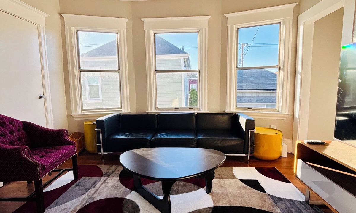 Prescott Condo | Beautiful 3-bedroom condo one block to BART, one stop to SF