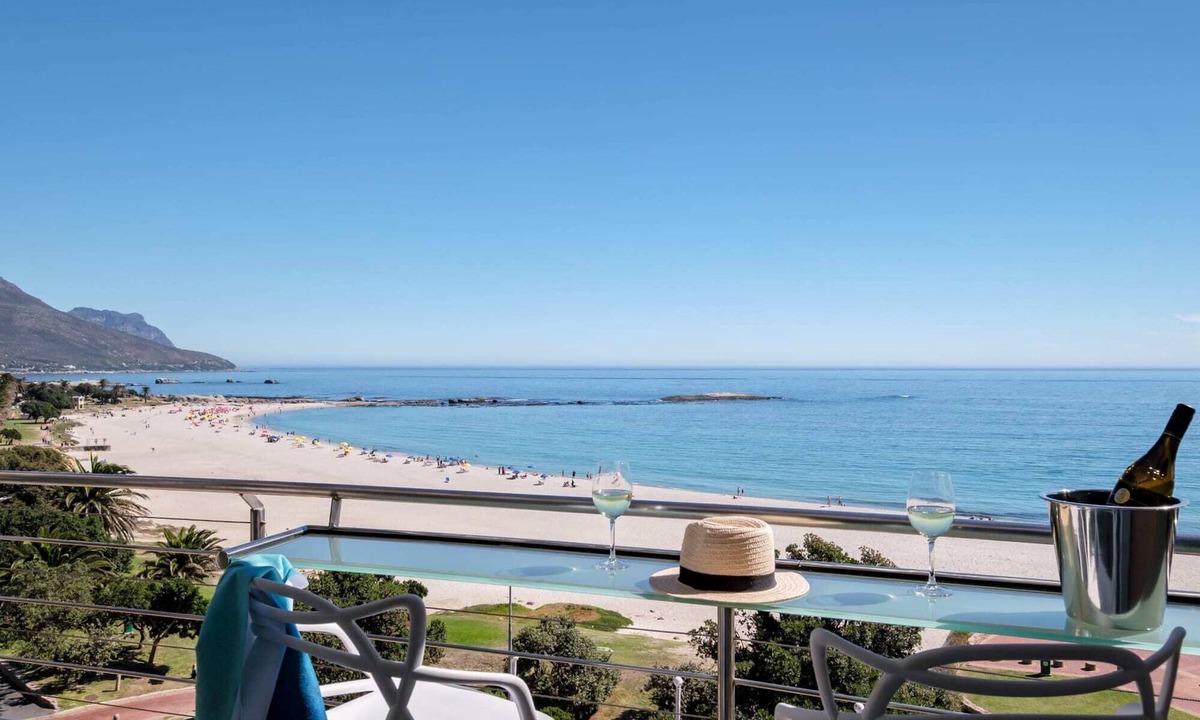 Camps Bay Apartment | Beautiful Holiday Apartment with Beach View Modoco