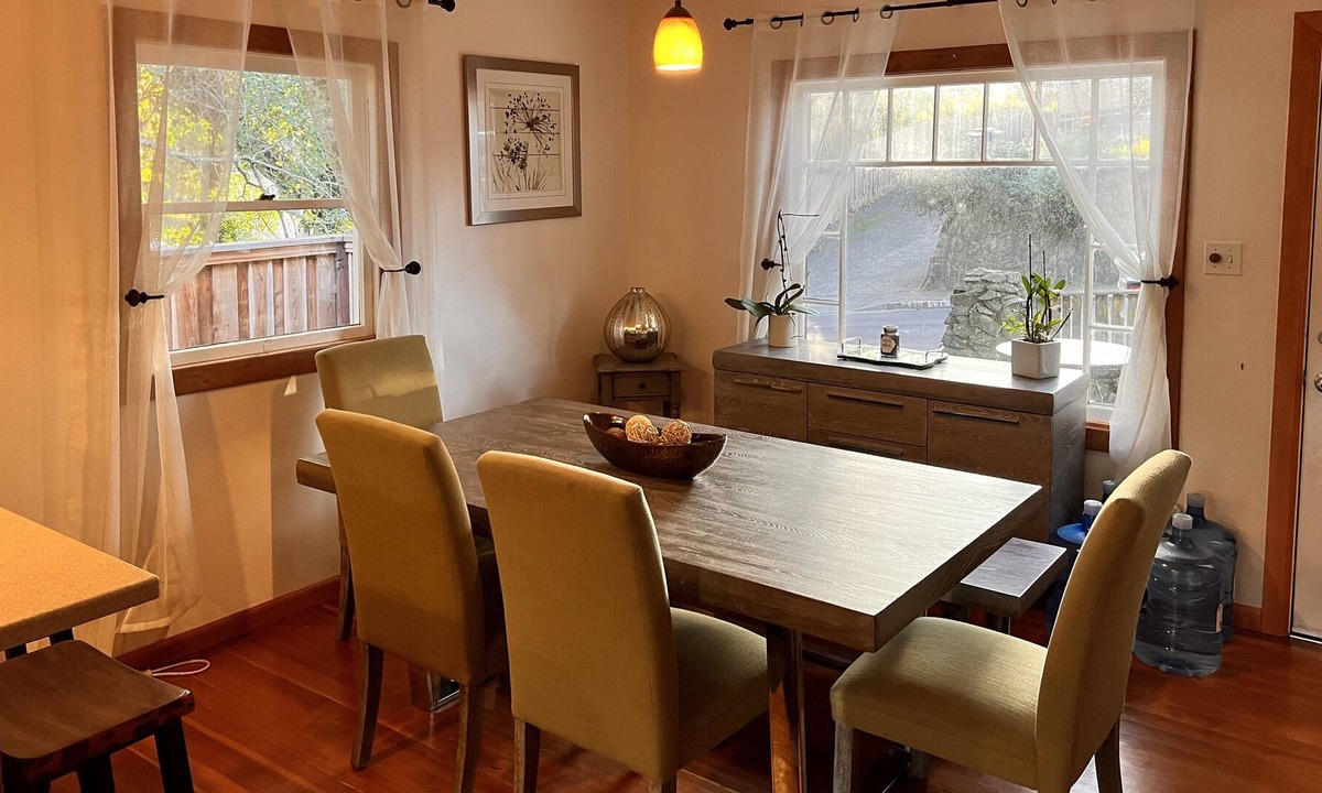 Freestone House | Beautiful in-town home in Sebastopol - the heart of West Sonoma wine country
