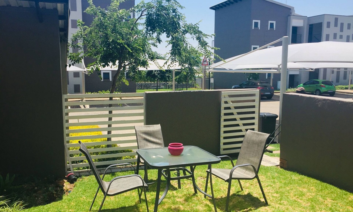 Greater Johannesburg Metropolitan Area Apartment | Beautiful studio located a walking distance from Dainfern Square!