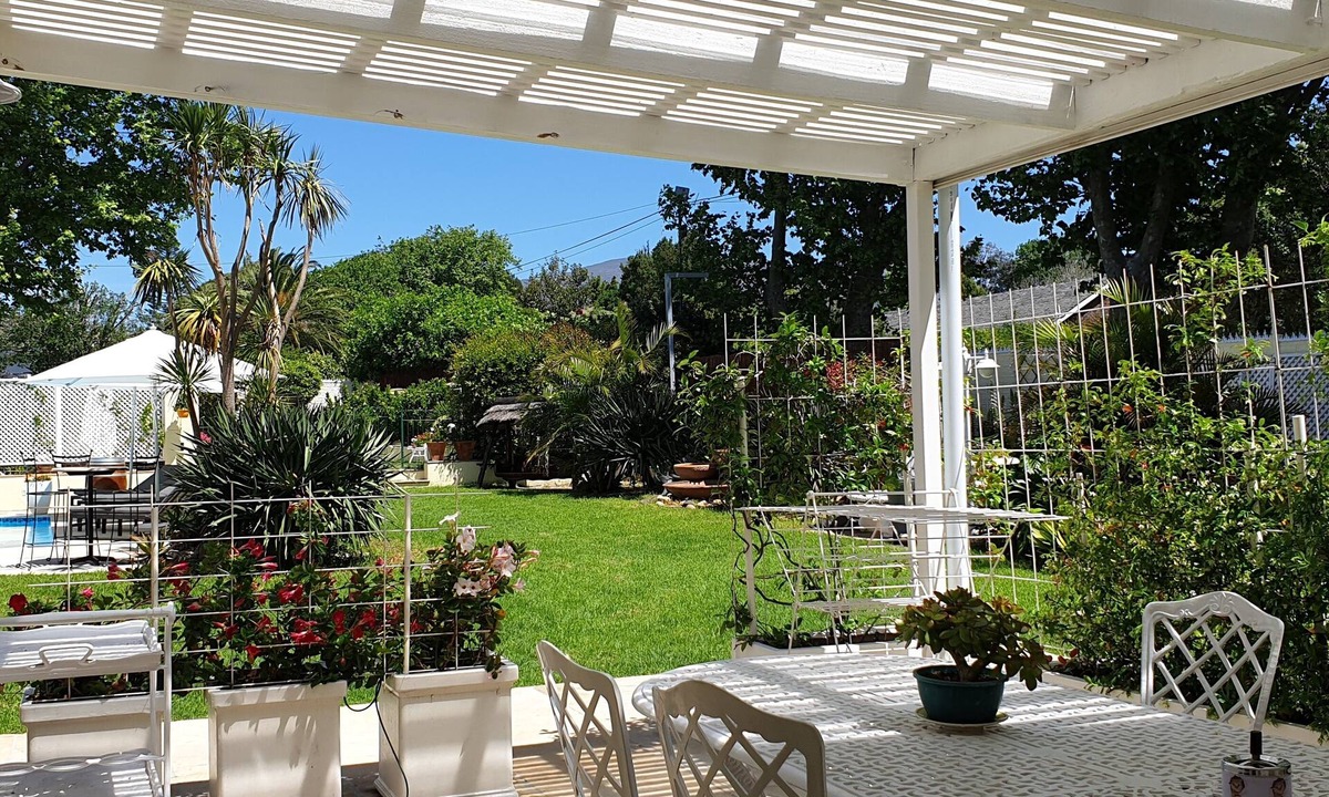 Constantia Apartment | Beautiful Studio with Veranda