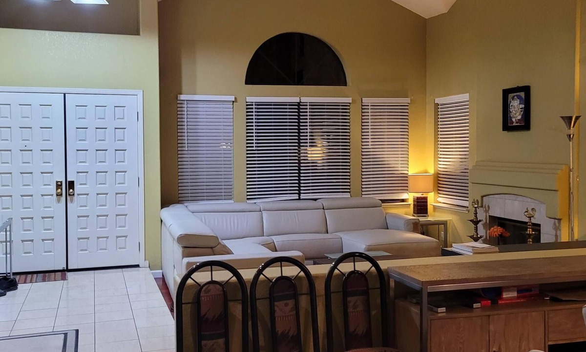 Cambrian Community House | BED ROOM 1: MODERN COMFORTS: BEST FOR 1-2 GUESTS: