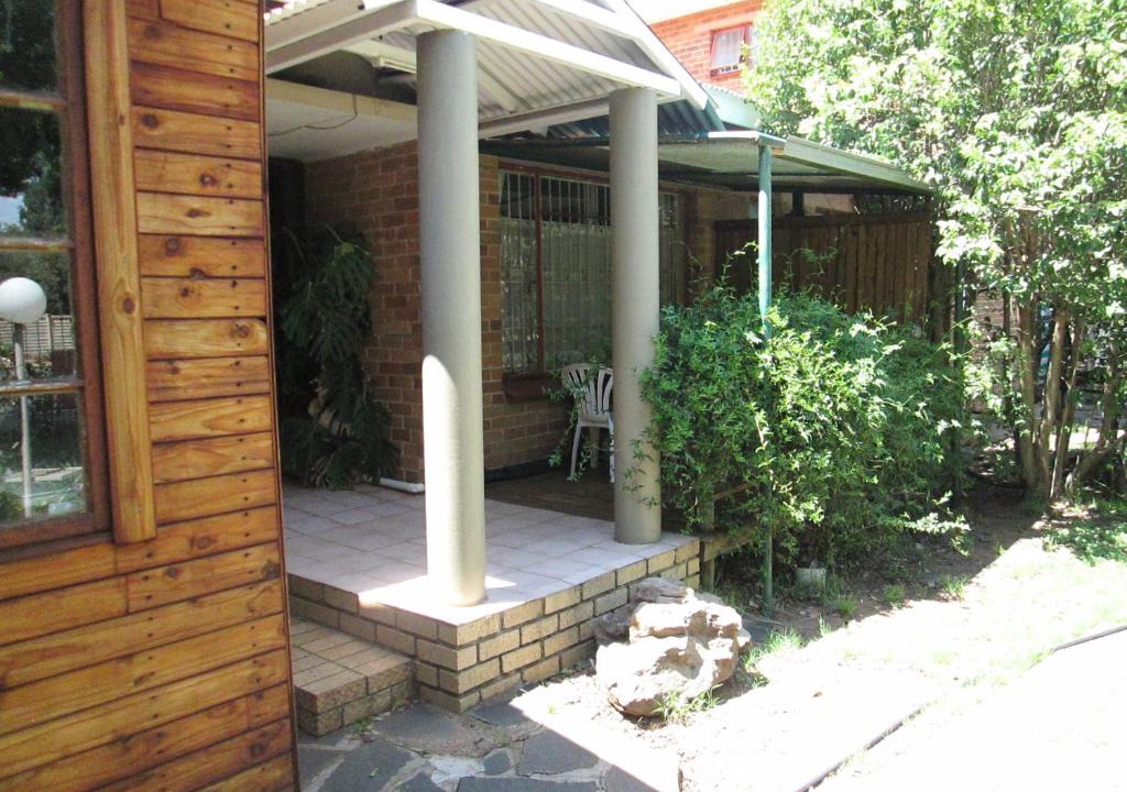 Bayswater House | Bedrock B&b is in northren suburb of Bloemfontein just off the N1 freeway.