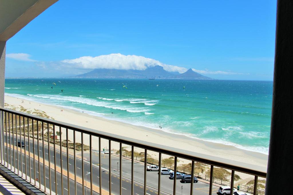 Bloubergstrand Apartment | Blouberg Beachfront Apartment