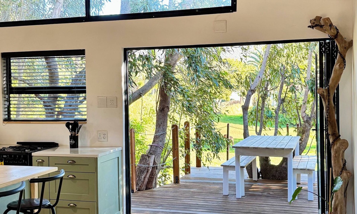 Flora Park Cottage | Blue Gum Tree Cottage