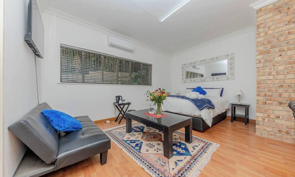 Greater Johannesburg Metropolitan Area Bed & Breakfast | Blue Room!