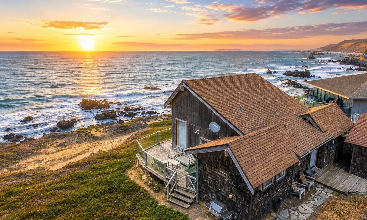 Dillon Beach House | Bluff-Top Home! Dillon Beach Cottage! VIEWS! Steps to Beach~Breaking Waves