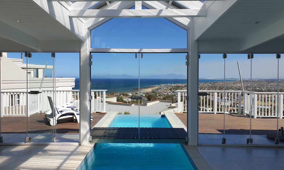 Mountainside House | 'Bolusii' 6 En-suite Bedroom Beach House with Indoor Pool & Sea View