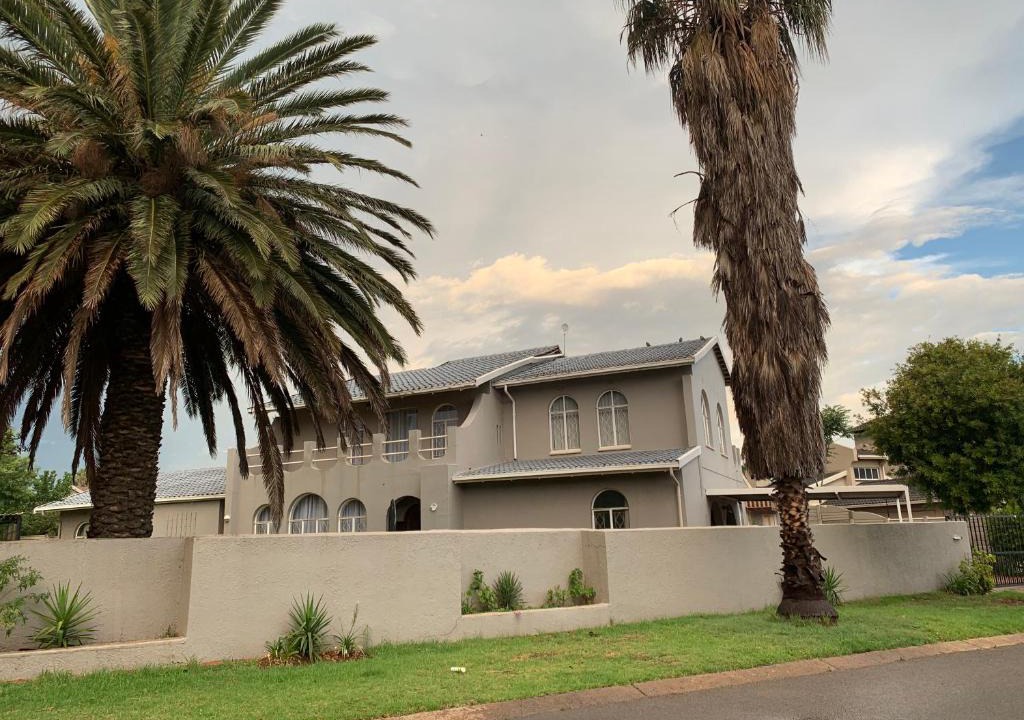 Alberton House | Brackendowns guest star