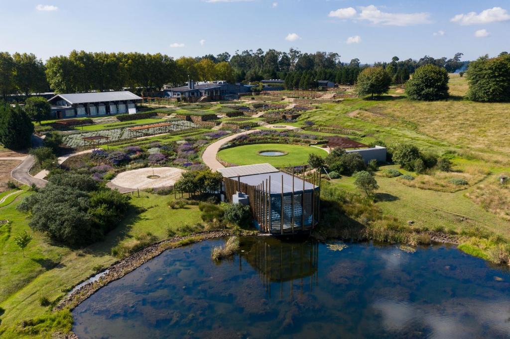 Nottingham Road Hotel | Brahman Hills - Gardens, Hotel & Cottages