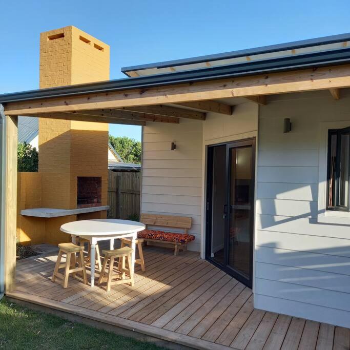 Cape Saint Francis House | Brand new cottage, walk to beach - inverter, wi-fi, DSTV