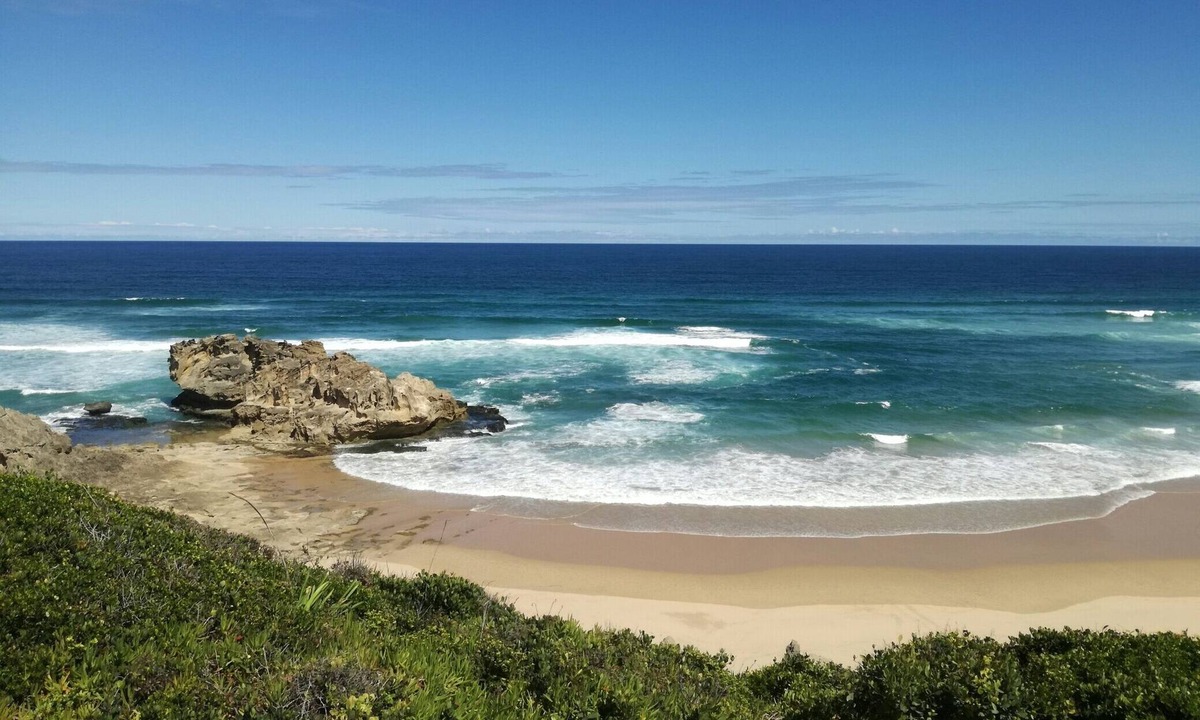 Brenton-on-Sea Apartment | Breakers & Bushbuck, Dolphins & Whales At Brenton-on-sea. Experience Nature.