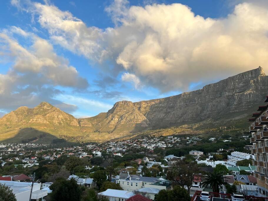 Cape Town City Centre Apartment | Breathtaking Table Mountain 2 Bed Apartment