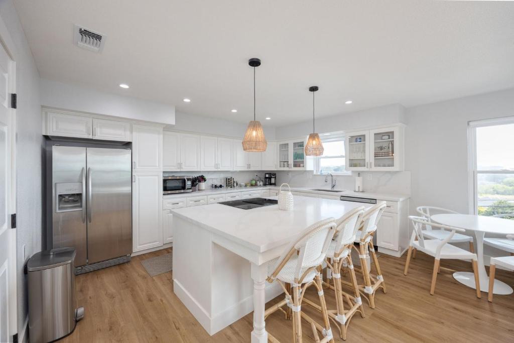 Moss Beach House | Bright and airy beach vacation spot- perfect for families and ocean views