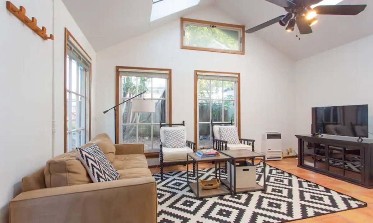 Westbrae Cottage | Bright & Charming Cottage in Cool Gilman District. Walk to Whole Foods & Resto!