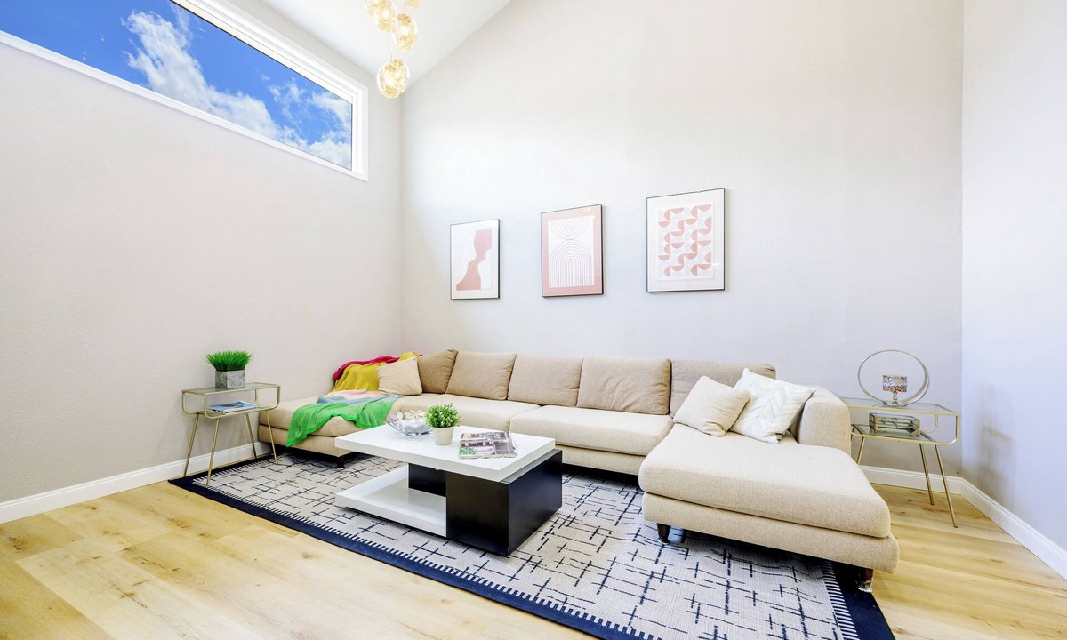 Cameron Hills House | Bright Contemporary 3BR Home with BBQ & 2-Car Parking