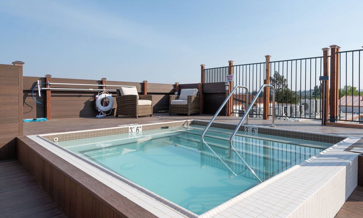 Walnut Creek Apartment | Broadway Plaza and Hot Tub in Walnut Creek