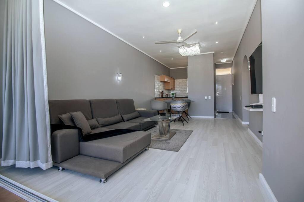 Summerstrand Apartment | Brookes Hill 217 on the Beach Front