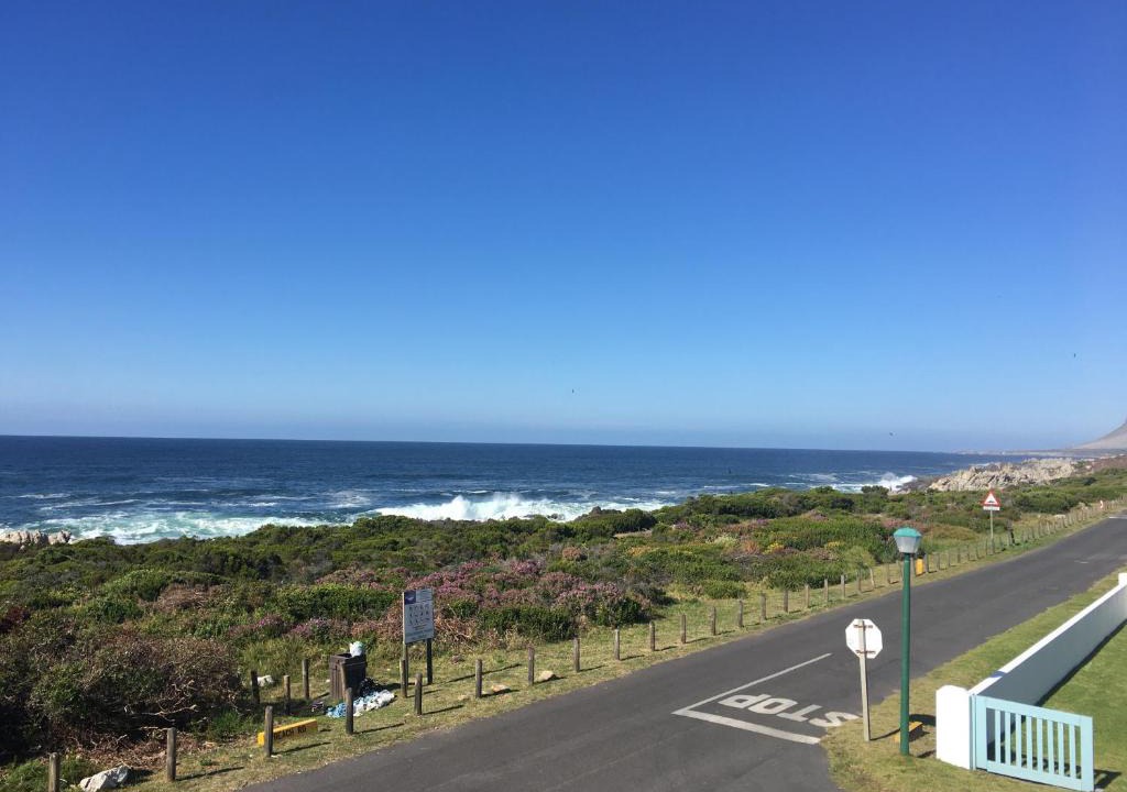 Kleinmond Apartment | Bungalow by the sea near Cape Town